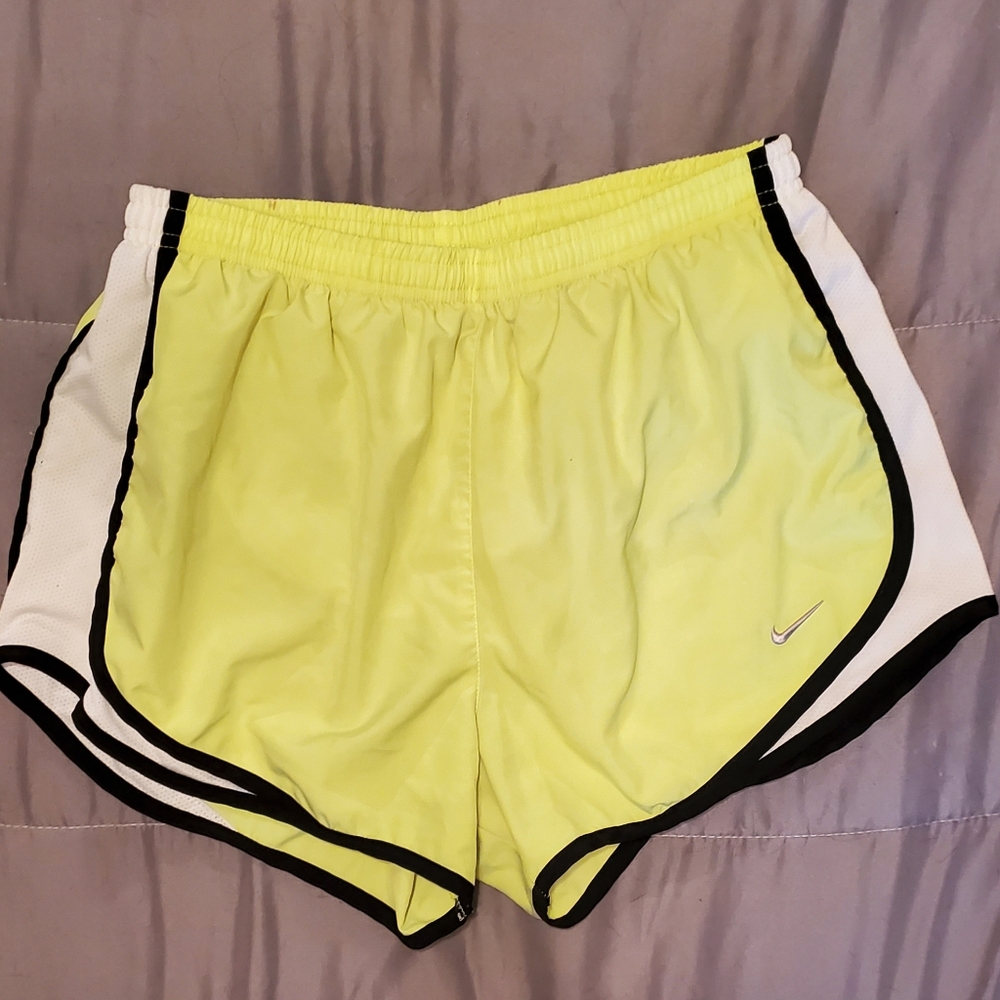 Womens M Nike shorts